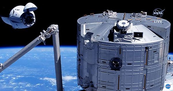 NASA Forgives Jeff Bezos, Chooses Blue Origin to Design New Space Stations